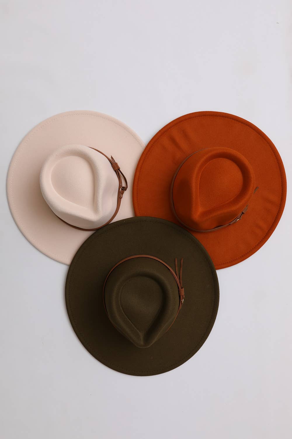 Stylish Flat Brim Buckle Hat – Your Go-To Sun Hat 🕶️