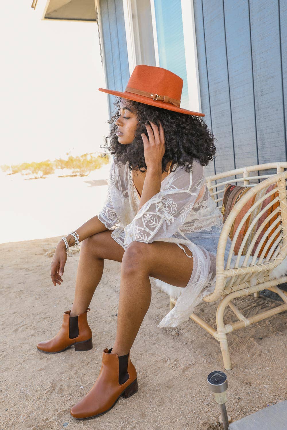 Stylish Flat Brim Buckle Hat – Your Go-To Sun Hat 🕶️